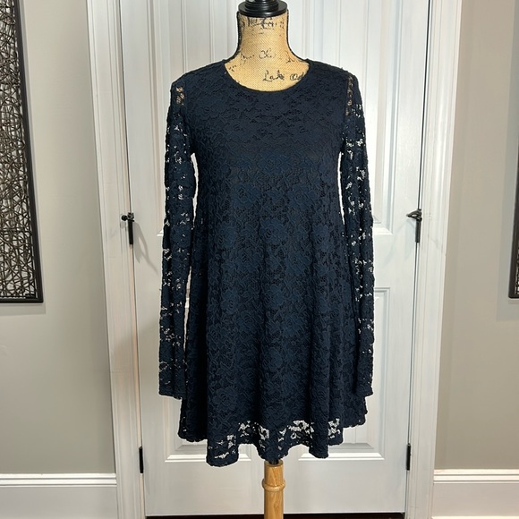 Show Me Your MuMu Dresses & Skirts - Show me your MuMu lace dress blue xs